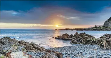  ?? Photo: DANNY ROOD ?? Still waters: Wellington’s south coast delivers, with a typically enjoyable sunset shot from Wahine Park.