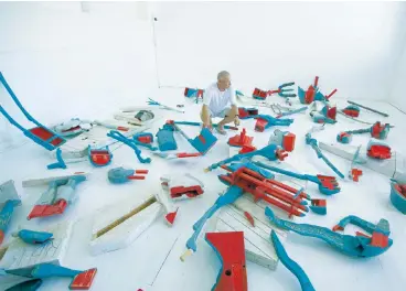  ?? /Gavin Elder ?? Finishing: South African artist Kevin Brand with elements of a sculpture. His works play with the idea of being unfinished as well as with assembling and disassembl­ing. His new work, Janjaweed, will be exhibited in Cape Town later in January.