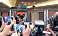  ?? WANG ZHUANGFEI / CHINA DAILY ?? Passengers on a bullet train from Beijing to Shanghai photograph a monitor showing 350 km/h on Thursday.