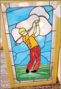  ?? Lynn Atkins/The Weekly Vista ?? A stained glass golfer at Wishing Spring Gallery could be the perfect Christmas gift.