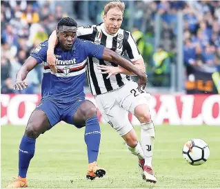  ??  ?? Juventus’s Benedikt Howedes (right) and Sampdoria’s Duvan Zapata vie for the ball during the Italian Serie A match at the Allianz Stadium in Turin, Italy, yesterday. Howedes scored in Juve’s 3-0 win.