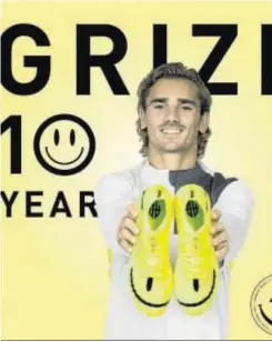  ?? EUROPA PRESS ?? Griezmann, con sus nuevas botas para celebrar 10 años como profesiona­l.