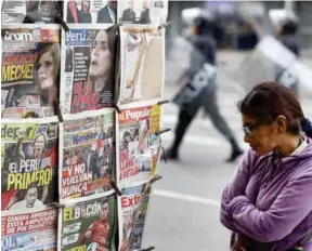  ?? calles. ?? POLÉMICA. La situación política capta la atención del pueblo peruano en las