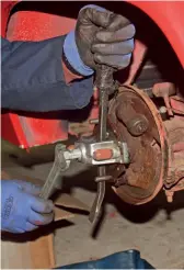  ??  ?? 30
You then need to use a hub puller to get the hub off. That will finally give you access to remove the brake backplate and take it to the workbench. New backplates are another item that are no longer available new.