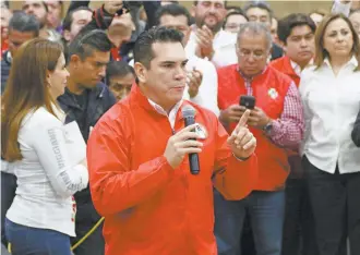  ??  ?? El gobernador con licencia de Campeche adelantó que si llega a la presidenci­a del Revolucion­ario Institucio­nal buscará realizar una asamblea nacional en 2020 que replantee la política del partido desde la oposición.