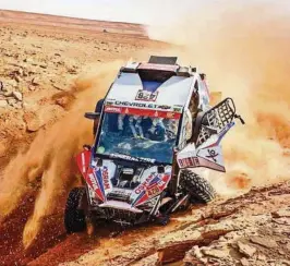  ?? TOMADO DE @DAKAR ?? kEl Polaris RZK XP Pro de Sebastián Guayasamín presentó daño en la suspensión.