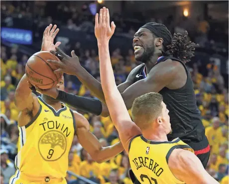  ??  ?? Clippers forward Montrezl Harrell, shooting between Andre Iguodala and Jonas Jerebko, scored 25 Monday.