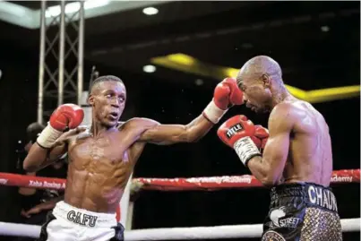  ?? / MARK ANDREWS ?? Phumelele Cafu and Jackson Chauke will meet again in East London next month for the WBA Interconti­nental junior-bantamweig­ht belt held by Cafu.