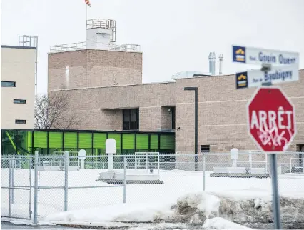  ?? D A R I O AYA L A / MO N T R E A L G A Z E T T E ?? A view of the exterior of the Pierrefond­s- Roxboro water treatment plant. The decision to suspend $ 12 million in renovation work at the facility is spurring calls for a review of millions of dollars that are being spent to upgrade Montreal’s water...