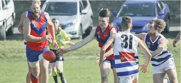  ??  ?? Neerim-Neerim South’s Dane Fawcett and Buln Buln’s Jack Martyn race for possession; Photograph­s: Michael Robinson.