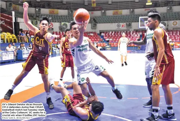  ?? PAUL JUN E. ROSAROSO ?? UV’s Gileant Delator slices through CIT-U defenders during their CESAFI basketball match last Tuesday night at the Cebu Coliseum. UC seeks for a crucial win when it battles USC today.