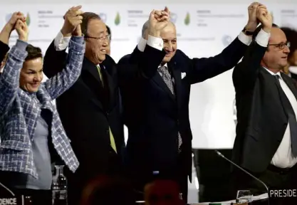 ?? REUTERS ?? IT’S A DEAL (From left): Christiana Figueres, executive secretary of the UNFramewor­k Convention on Climate Change, United Nations Secretary- General Ban Ki-moon, French Foreign Minister Laurent Fabius, president-designate of COP21, and French President...