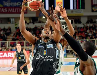  ??  ?? Stand by
Anche l’Aquila basket, come tutte le società, è in fermo: i giocatori dovrebbero riprendere ad allenarsi il giorno 26