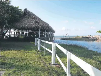  ?? FOTO: GILBERTO VILLALOBOS ?? APUESTA. El Sea Wactch abrió sus puertas desde el pasado mes de marzo, en las mismas instalacio­nes donde funcionó el popular Sea View en la zona viva de La Ceiba.