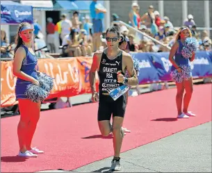  ?? Pictures: MARK ANDREWS ?? EYE ON PRIZE: East London’s Clinton Gravett on his way to a top-10 finish at Ironman 70.3km over the weekend