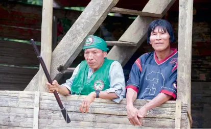  ?? FOTOS DONALDO ZULUAGA ?? Hombres y mujeres hacen parte de la guardia indígena en los diferentes resguardos del país.