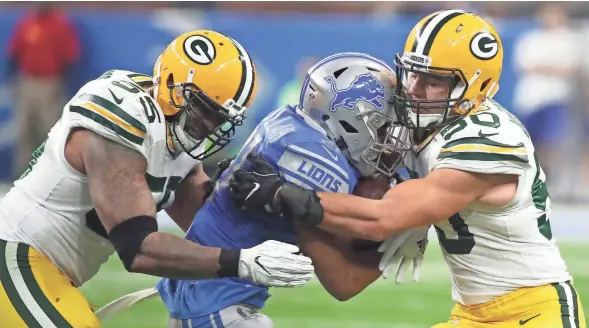  ?? JIM MATTHEWS/USA TODAY NETWORK-WISCONSIN ?? Packers linebacker­s Ahmad Brooks (left) and Blake Martinez sandwich Lions running back Ameer Abdullah at Ford Field.