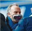  ?? Foto: Witters ?? Karl‰Heinz Rummenigge fühlte sich gut beraten, am Ende des Tages brachte aber auch diese Maske nichts.