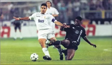  ??  ?? VICTORIA HOLANDESA. El Ajax ganó 0-2, con goles de Litmanen y Kluivert, el 22-11-1995.