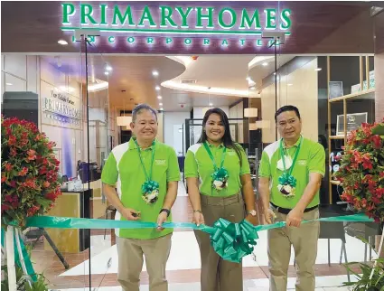  ?? / PHI ?? RIBBON CUTTING. From left, Stephen Charles Liu, PrimaryHom­es Inc. (PHI) president; Jeracel Hontanosas, PHI Bohol branch head; and Ramiro Espina, PHI vice president for sales and marketing, lead the opening of PHI’s bigger office in Bohol.