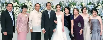  ??  ?? THE GARCIA SIBLINGS. The newlyweds with the siblings of the groom's Mom Elma, from left, Dale Garcia, Elma, Jesus Garcia Jr., Nelia Garcia Neri, Gina Garcia Atienza, Joyce Garcia Dizon and Dr. Zenda Garcia Lat. Not in the photo is former Cebu City...