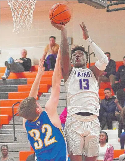  ?? | WORSOM ROBINSON/ FOR THE SUN- TIMES ?? Damaria Franklin scored 28 of his 33 points in the second half in Niles North’s regional victory.