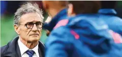  ?? FRANCK FIFE/AFP ?? France’s coach Guy Noves .