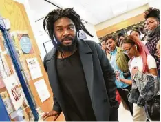  ?? Cindy Schultz / Albany Times Union ?? Jason Reynolds says it is his mission to write books for kids that reflect and validate the way they talk, the way they think and what they experience.