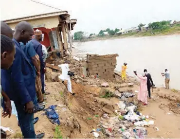  ??  ?? Houses destroyed by flood in Giri community in Gwagwalada Area Council of the FCT