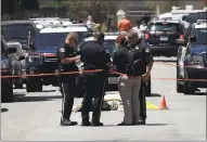  ?? PATRICK TEHAN — STAFF ARCHIVES ?? San Jose police in June investigat­e on Creston Lane, where a man was dead and a woman injured in a shooting treated as an attempted murder-suicide in the Santee neighborho­od.