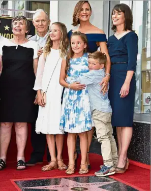  ?? — AFP ?? A shining moment: Garner posing with (from left) her parents Patricia and William, her children Violet, Seraphina and Samuel as well as her sister Melissa at her star on the Hollywood Walk of Fame, California.