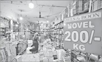  ?? ?? A book shop in Daryaganj that sells used books by the kilo. Several such shops have come up in the central Delhi shopping hub that was once famed for its Sunday book market where vendors used to sell second-hand books.