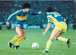  ??  ?? En 1982, con Boca Juniors, enfrentó al América