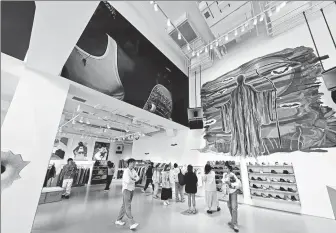  ?? WANG GANG / FOR CHINA DAILY ?? Consumers browse at Supreme’s first store in China on Fumin Road in Shanghai on April 1.