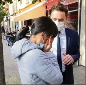  ?? (Photos Éric Ottino) ?? Hier matin, le maire auprès de la soeur de la victime.