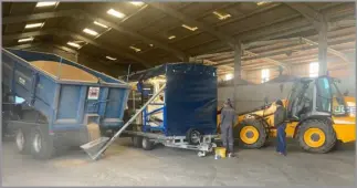  ?? ?? A live demostrati­on was given of the 880c mobile grain cleaning system