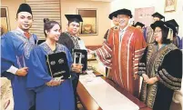  ??  ?? TERBAIK: Riot (dua kanan) bersama tiga graduan terbaik ILJTM, Wan Haffizi (kiri), Arinnie dan Mahrajan selepas pengurniaa­n sijil dan diploma semalam. Turut kelihatan Chin (kanan).