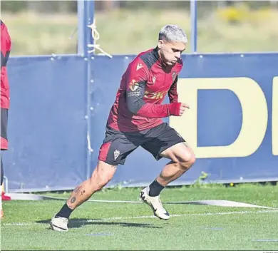  ?? CÁDIZ CF ?? Brian Ocampo en plena carrera en una sesión del Cádiz.