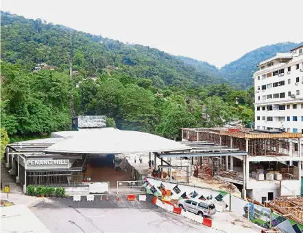  ??  ?? Almost deserted: Hawker stalls and shoplots on Penang Hill have been closed for over a month due to repair works after the recent storm.