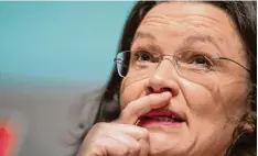  ?? Foto: Daniel Karmann, dpa ?? In Nürnberg erhält Andrea Nahles von den Genossen tosenden Applaus. Für eine ei gene Kanzlerkan­didatur ist es noch zu früh.