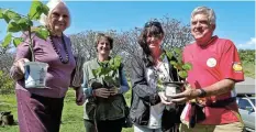  ?? Picture: MARION WHITEHEAD ?? LUCKY: Winners of the lucky draw trees at the Friends of Waters Meeting Nature Reserve talk on 3 September show off their coast coral tree seedlings in front of a giant in full bloom. From left, are, Noen Watson, Ilona Lamprecht (in green) and Cheryl and Nick Cowley.