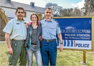  ?? PHOTO: SUPPLIED ?? Pavlina Pizova with rescuers Department of Conservati­on Wakatipu operations manager Geoff Owen, left, and Queenstown police area prevention manager Senior Sergeant John Fookes.