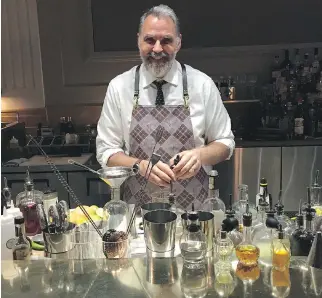  ?? LESLEY CHESTERMAN ?? Ottawa legend Stephen Flood is Riviera’s master bartender.