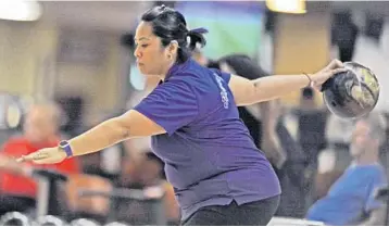  ?? GARY CURRERI/CORRESPOND­ENT ?? Plantation’s Rhoda Rodriguez successful­ly defended her Women’s title in the Broward County United States Bowling Congress Top Eight Tournament at Sawgrass Lanes in Tamarac.