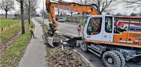  ?? FOTO: PRÜMEN ?? Endspurt an der Kerkener Straße im Außenberei­ch von Kempen. Die Straßenbau­arbeiten sollen laut Straßen.NRW in drei Wochen beendet sein.