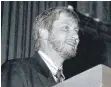  ?? FOTO: MUSIKSCHUL­E ?? 1988: Klaus Steckeler bei einer Rede anlässlich von 20 Jahren Musikschul­e.
