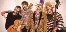  ?? FOTO: CLUB VAUDEVILLE ?? Schrille Bühnenoutf­its sind eines der Markenzeic­hen der Punkrocker von „Demented Are Go“.