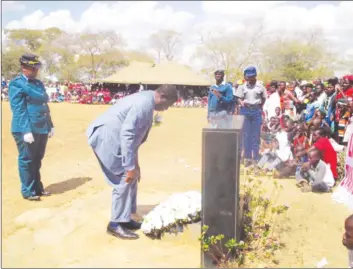  ?? — Picture by Walter Nyamukondi­wa ?? Mashonalan­d West Provincial Affairs Minister Faber Chidarikir­e lays a wreath at the Tomb of the Unknown Soldier at Mashonalan­d West Provincial Heroes Acre in Chinhoyi yesterday.