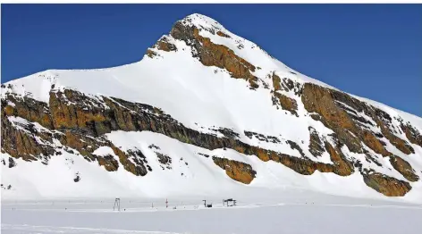  ??  ?? Hier geschah vor einem Dreivierte­ljahrhunde­rt das Unglück: Ein Angestellt­er einer Skistation hat auf dem Tsanfleuro­ngletscher im Schweizer Skigebiet Les Diablerets die Leichen zweier Menschen gefunden. Es könnten die sterbliche­n Überreste eines Paares...