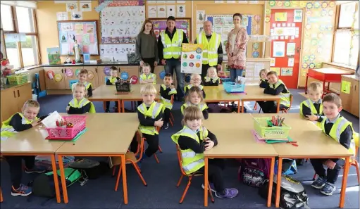 ??  ?? At the ESB Stay Safe Programme for Schools presentati­on in Marshalsto­wn National School: Billy Quirke and Anthony Kinsella (ESB Networks), Aine Butler (teacher), Keri Doyle-Kinsella, and pupils of the junior infants class.